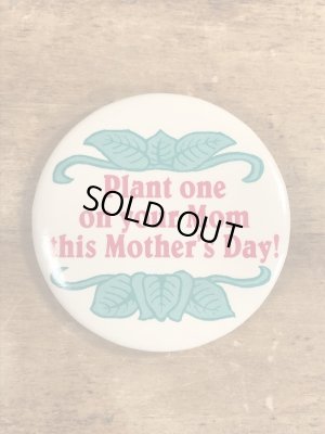 80年代頃のPlant One On Your Mom This Mother's Day!のメッセージが書かれたビンテージの缶バッジ