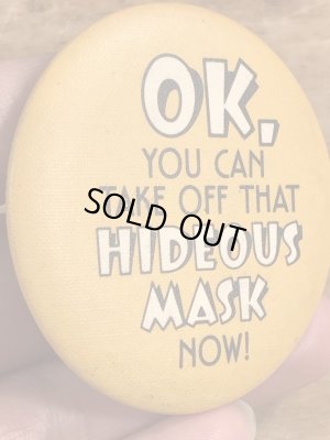 80年代頃のホールマーク社製のメッセージが書かれたビンテージの缶バッジ