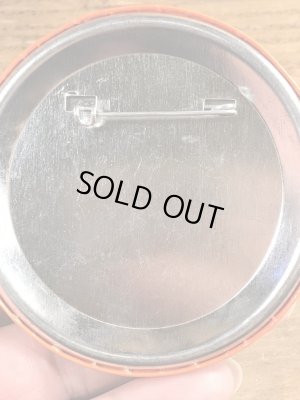 80'sのAsk Me If I Really Give A Shirt.のメッセージが書かれたビンテージの缶バッジ