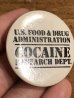 80年代頃のU.S.Food & Drug Administration Cocaine Research Dept.のメッセージが書かれたビンテージの缶バッジ