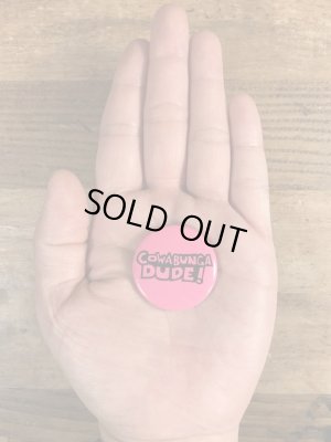 80年代頃のCowabunga Dude!のメッセージが書かれたヴィンテージの缶バッチ