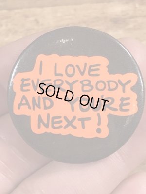 80年代頃のI Love Everybody And You're Next!のメッセージが書かれたヴィンテージの缶バッチ