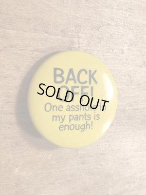 80年代頃のBack Off!...のメッセージが書かれたビンテージの缶バッジ