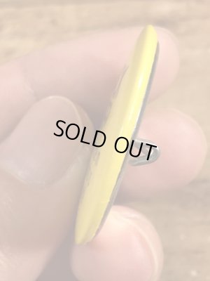 80年代頃のBack Off!...のメッセージが書かれたビンテージの缶バッジ