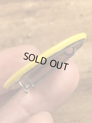 80年代頃のBack Off!...のメッセージが書かれたビンテージの缶バッジ