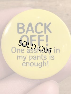 80年代頃のBack Off!...のメッセージが書かれたビンテージの缶バッジ