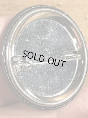 80年代頃のOne For The Money Two For The Show...のメッセージが書かれたビンテージの缶バッジ