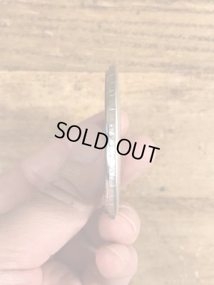 80年代頃のアンハイザーブッシュビールのメッセージが書かれたビンテージの缶バッジ