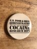 80年代頃のU.S.Food & Drug Administration Cocaine Research Dept.のメッセージが書かれたビンテージの缶バッジ