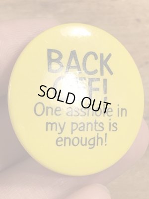 80年代頃のBack Off!...のメッセージが書かれたビンテージの缶バッジ