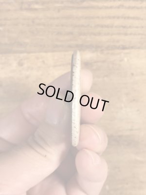 80年代頃のDepression's Over...のメッセージが書かれたビンテージの缶バッジ