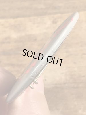 80年代頃のYouth Is Wasted On The Young.のメッセージが書かれたヴィンテージの缶バッチ