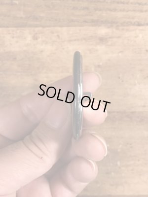 80年代頃のOne For The Money Two For The Show...のメッセージが書かれたビンテージの缶バッジ