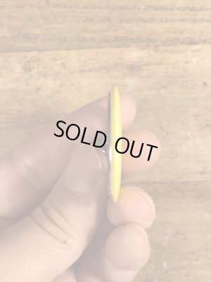 80年代頃のBack Off!...のメッセージが書かれたビンテージの缶バッジ