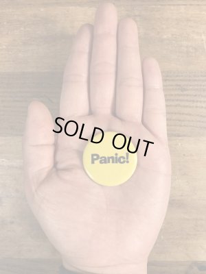 80年代頃のパニック!のメッセージが書かれたビンテージの缶バッジ