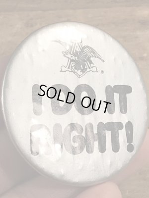 80年代頃のアンハイザーブッシュビールのメッセージが書かれたビンテージの缶バッジ