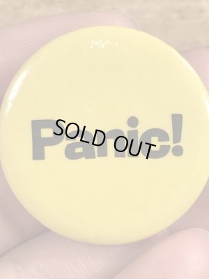 80年代頃のパニック!のメッセージが書かれたビンテージの缶バッジ