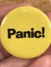 80年代頃のパニック！のメッセージが書かれたビンテージの缶バッジ
