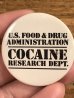 80年代頃のU.S.Food & Drug Administration Cocaine Research Dept.のメッセージが書かれたビンテージの缶バッジ