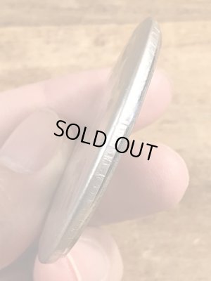 80年代頃のアンハイザーブッシュビールのメッセージが書かれたビンテージの缶バッジ