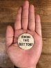 60年代頃のIgnore This Button!のメッセージが書かれたビンテージの缶バッチ