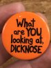 80年代頃のWhat Are You Looking At, Dicknoseのメッセージが書かれたビンテージの缶バッジ