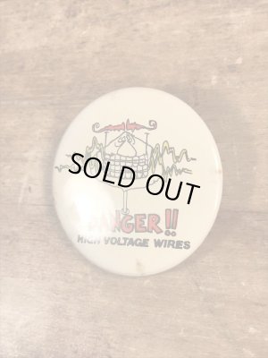 80'sのDanger!! High Voltage Wiresのメッセージが書かれたヴィンテージの缶バッチ