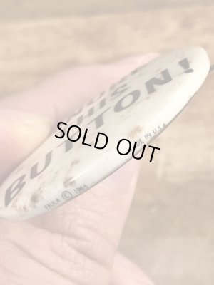 60’sのIgnore This Button!のメッセージが書かれたヴィンテージの缶バッジ
