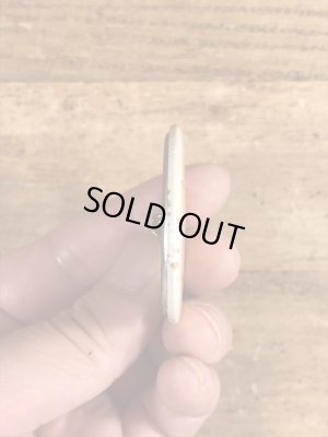 80年代頃のDanger!! High Voltage Wiresのメッセージが書かれたビンテージの缶バッジ