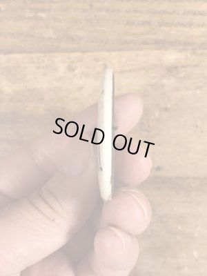 60年代頃のIgnore This Button!のメッセージが書かれたビンテージの缶バッチ