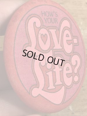 80年代頃のホールマーク社製のメッセージが書かれたビンテージの缶バッジ