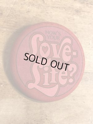 80年代頃のホールマーク社製のメッセージが書かれたビンテージの缶バッジ