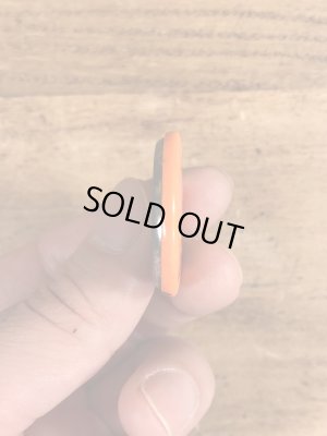 80年代頃のWhat Are You Looking At, Dicknoseのメッセージが書かれたビンテージの缶バッジ