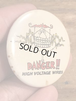 80年代頃のDanger!! High Voltage Wiresのメッセージが書かれたビンテージの缶バッジ