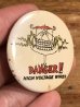 80年代頃のDanger!! High Voltage Wiresのメッセージが書かれたビンテージの缶バッジ