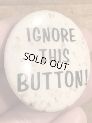 60年代頃のIgnore This Button!のメッセージが書かれたビンテージの缶バッチ