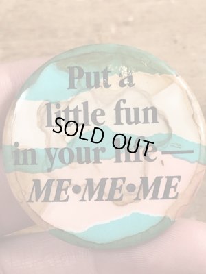 80年代頃のPut A Little Fun In Your Life-Me.Me.Meのメッセージが書かれたヴィンテージの缶バッチ