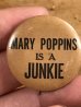 60年代頃のMary Poppins Is A Junkieメッセージが書かれたビンテージの缶バッチ