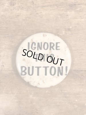 60年代頃のIgnore This Button!のメッセージが書かれたビンテージの缶バッチ