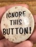 60’sのIgnore This Button!のメッセージが書かれたヴィンテージの缶バッジ