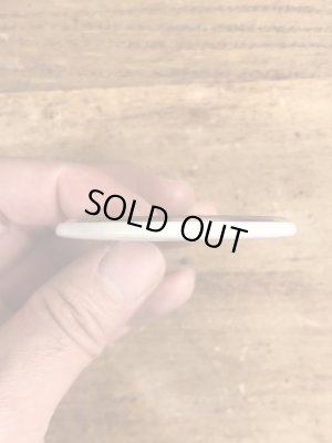 60~70'sのBuy The Avenger We Need The Moneyのメッセージが書かれたヴィンテージの缶バッチ