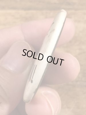 60年代頃のIgnore This Button!のメッセージが書かれたビンテージの缶バッチ