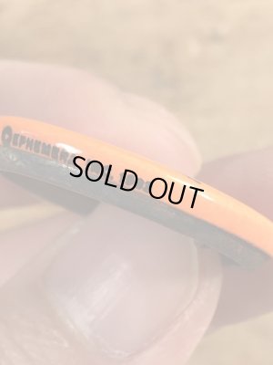 80年代頃のWhat Are You Looking At, Dicknoseのメッセージが書かれたビンテージの缶バッジ