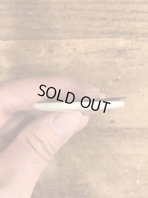 60’sのIgnore This Button!のメッセージが書かれたヴィンテージの缶バッジ