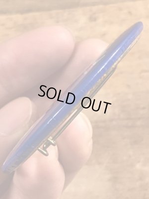 80年代頃のAt My Age I Don't Have To Act Responsible!のメッセージが書かれたビンテージの缶バッジ