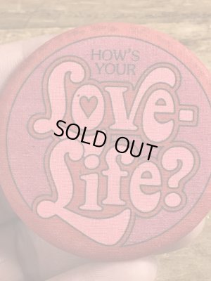 80年代頃のホールマーク社製のメッセージが書かれたビンテージの缶バッジ