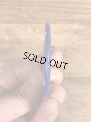 80年代頃のAt My Age I Don't Have To Act Responsible!のメッセージが書かれたビンテージの缶バッジ