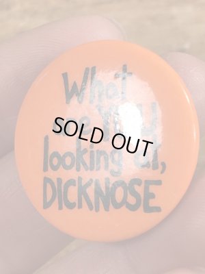 80'sのWhat Are You Looking At, Dicknoseのメッセージが書かれたヴィンテージの缶バッチ