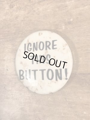 60’sのIgnore This Button!のメッセージが書かれたヴィンテージの缶バッジ