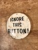60’sのIgnore This Button!のメッセージが書かれたヴィンテージの缶バッジ